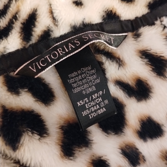 Victoria's Secret Leopard Robe - Picture 4 of 4